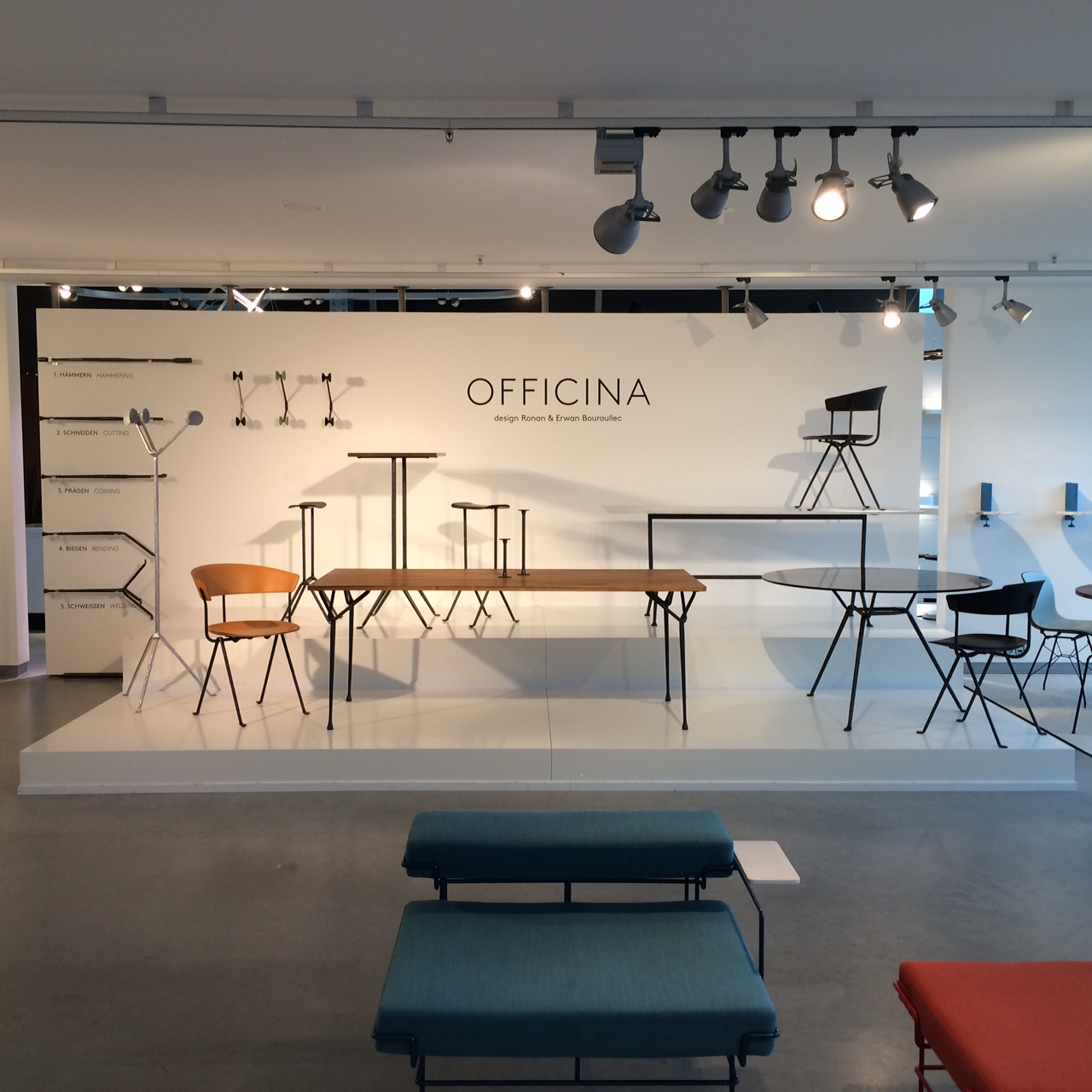 开云（中国） - 桌几|餐桌|办公家具|设计师家具|药房高脚台